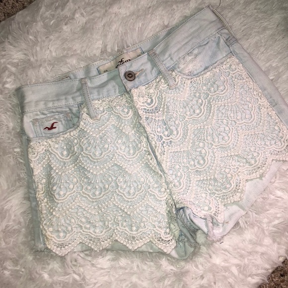 Hollister Pants - Distressed Hollister shorts 🖤